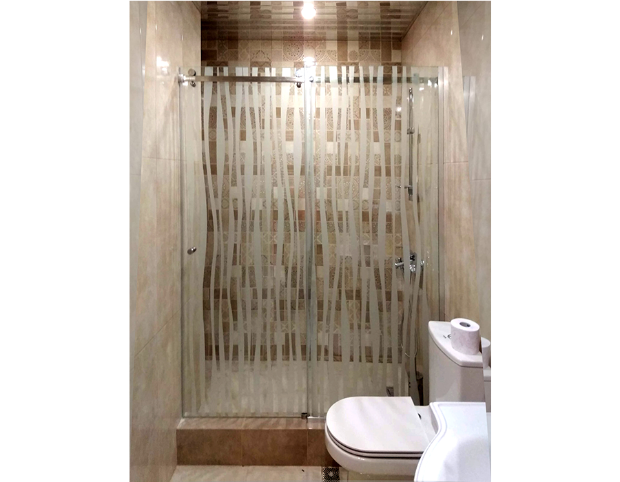 SHOWER CABINS AND PARTITIONS